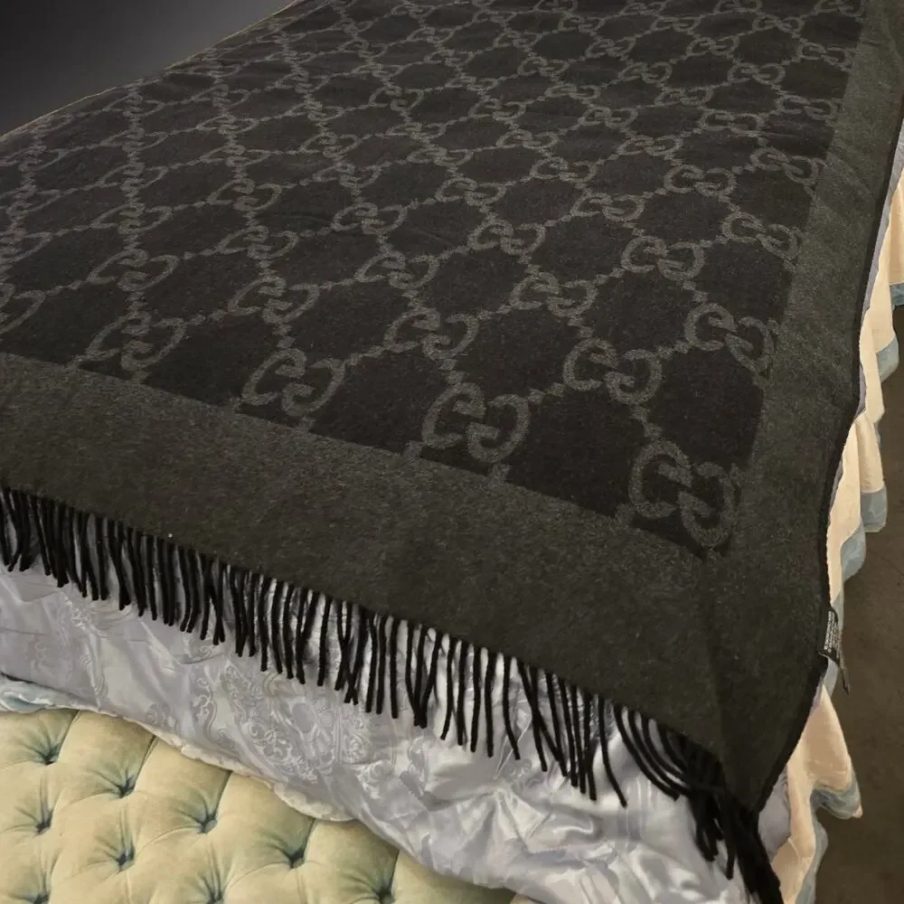 Gucci GG Monogram Throw Blanket Wool Cashmere Black Gray Italy 72x58 Box
